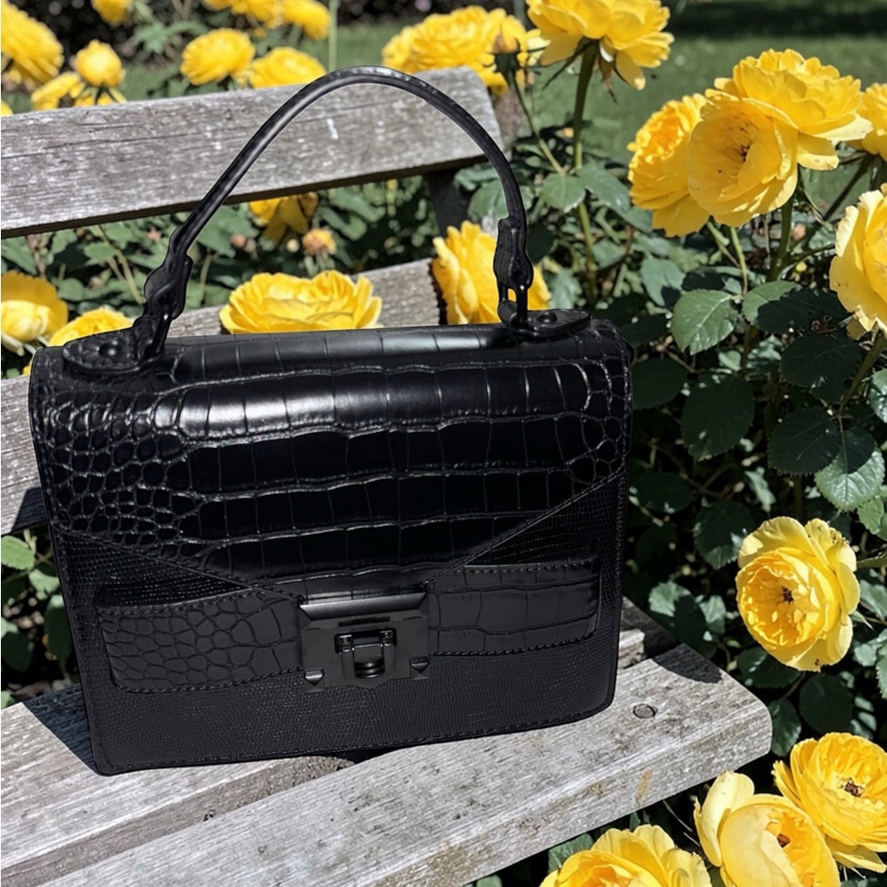 Elegant Black Croc-Embossed Top-Handle Shoulder Bag
